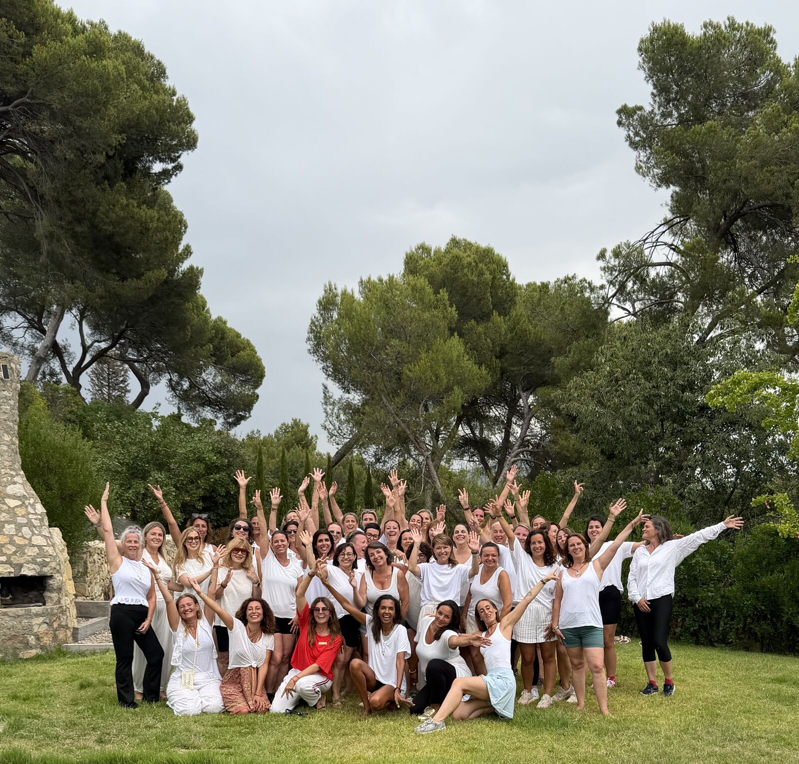 Photo de groupe sur la pelouse du Domaine
